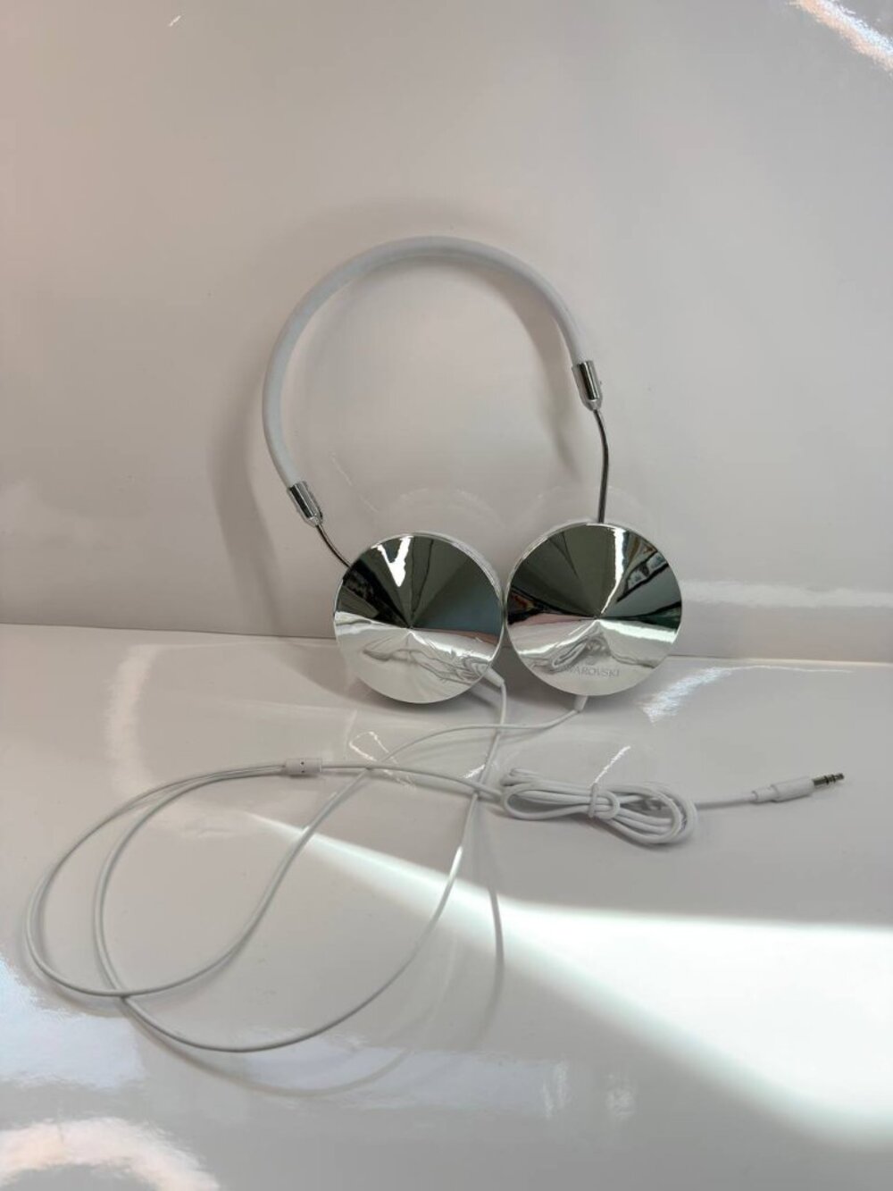 Swarovski FW17 Fashion Wired Headphones – Silver/White Luxury Edition - Picture 2 of 11